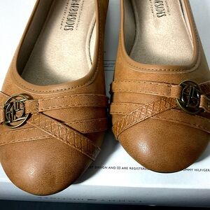 Women's Tan Flats